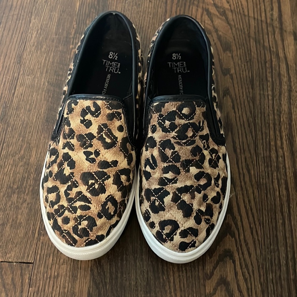Time & Tru leopard memory foam shoes